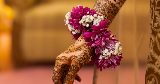 Why do brides wear gajras and floral jewelry on mehndi?