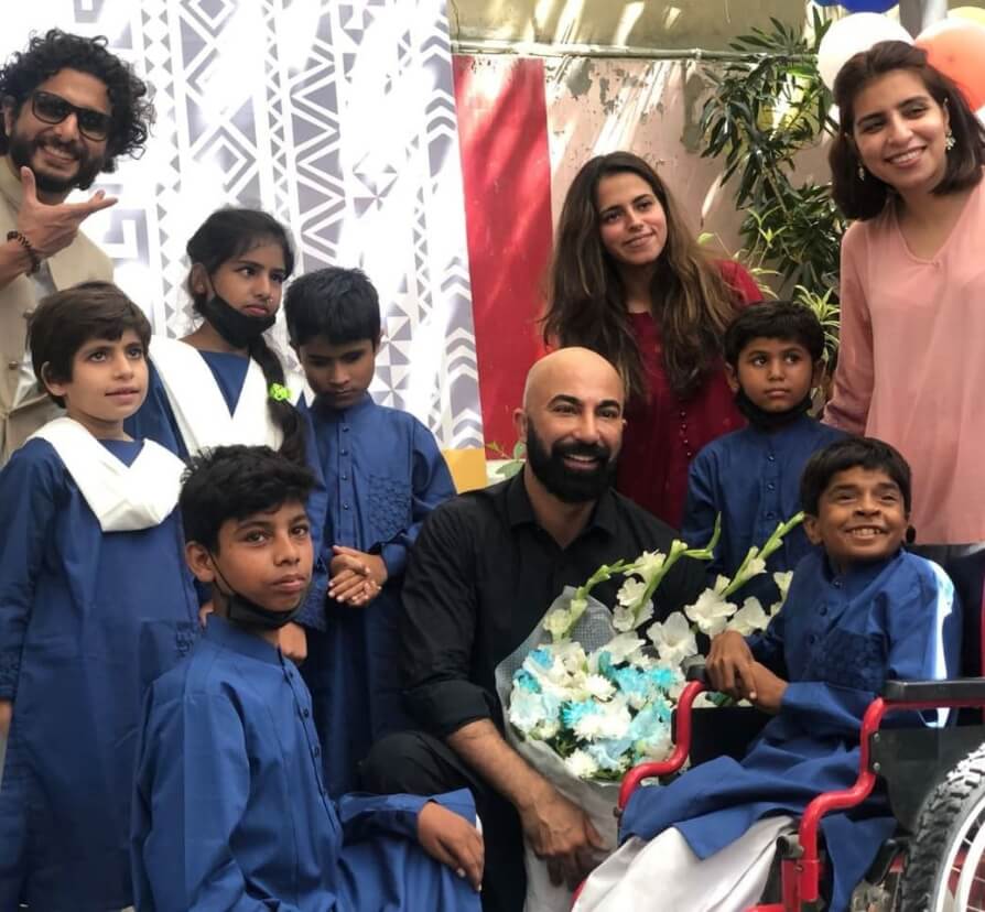 hsy with school students