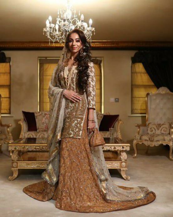 HSY bridal dress in pakistan-Model wearing Ombretta Traditional Shirt with Dhaka Pants and Dupatta