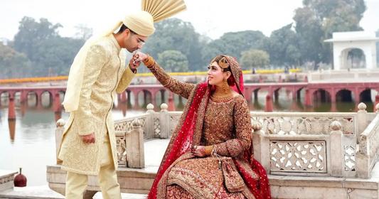 What should women wear to a South Asian wedding?