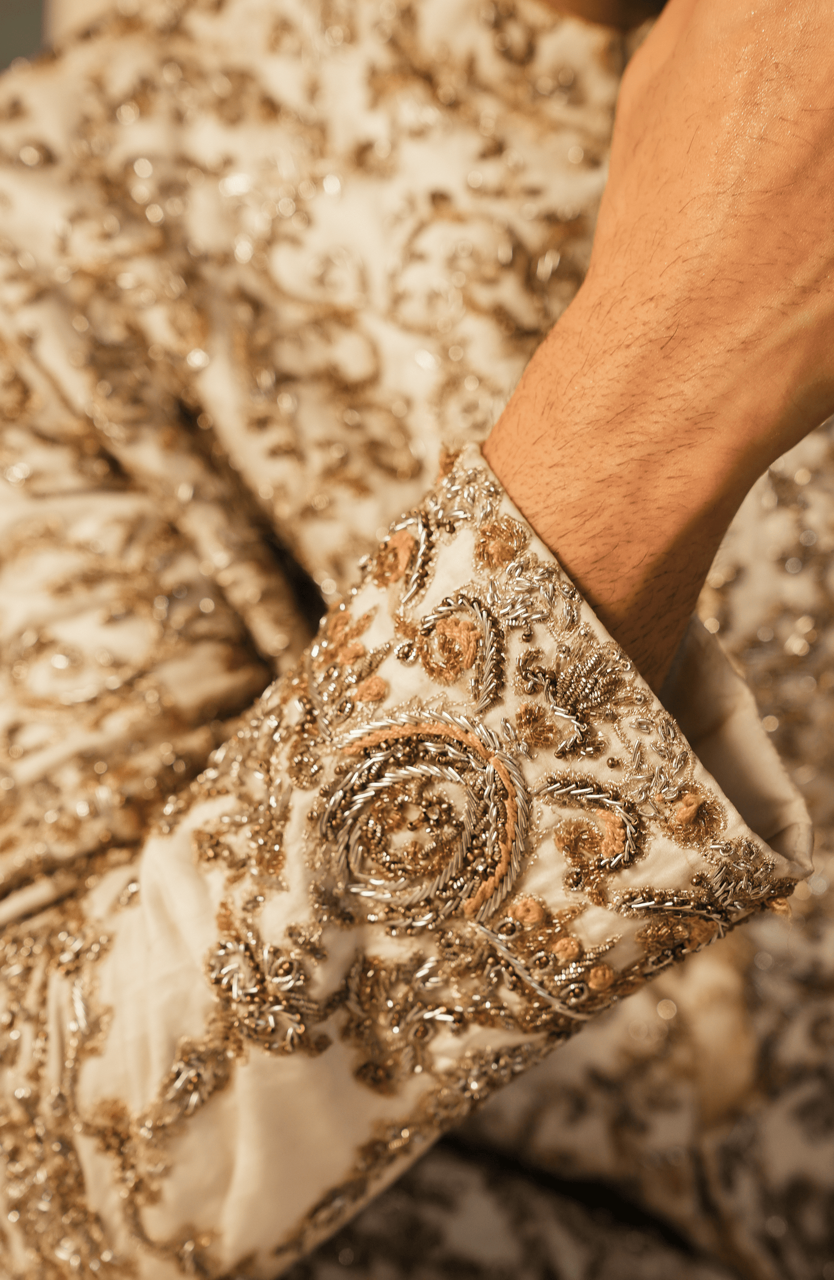 Shahnawaz - Ivory White Silk Sherwani with Handwork - photo 4