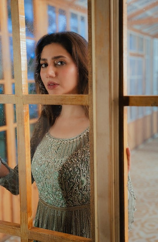 Hot Looks Of Pakistani Actresses In Black Dress – Style.Pk